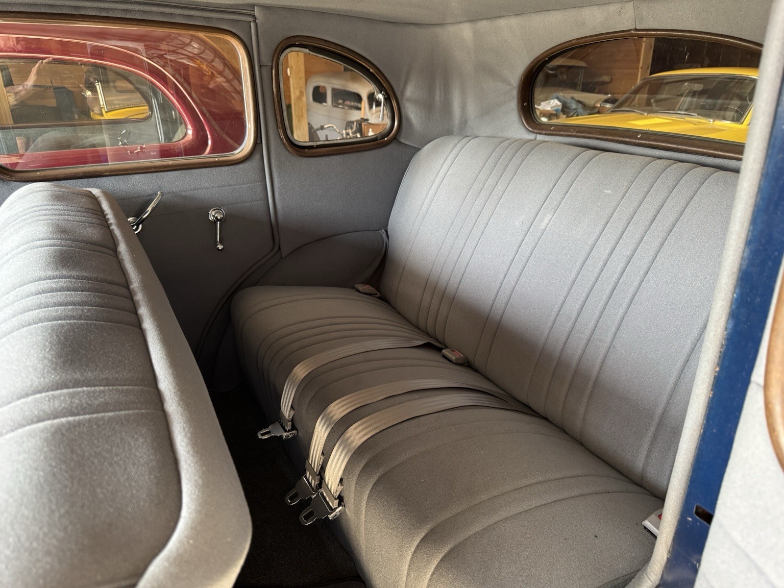 Packard-115-C-Touring-Sedan-1937-Sedan-14