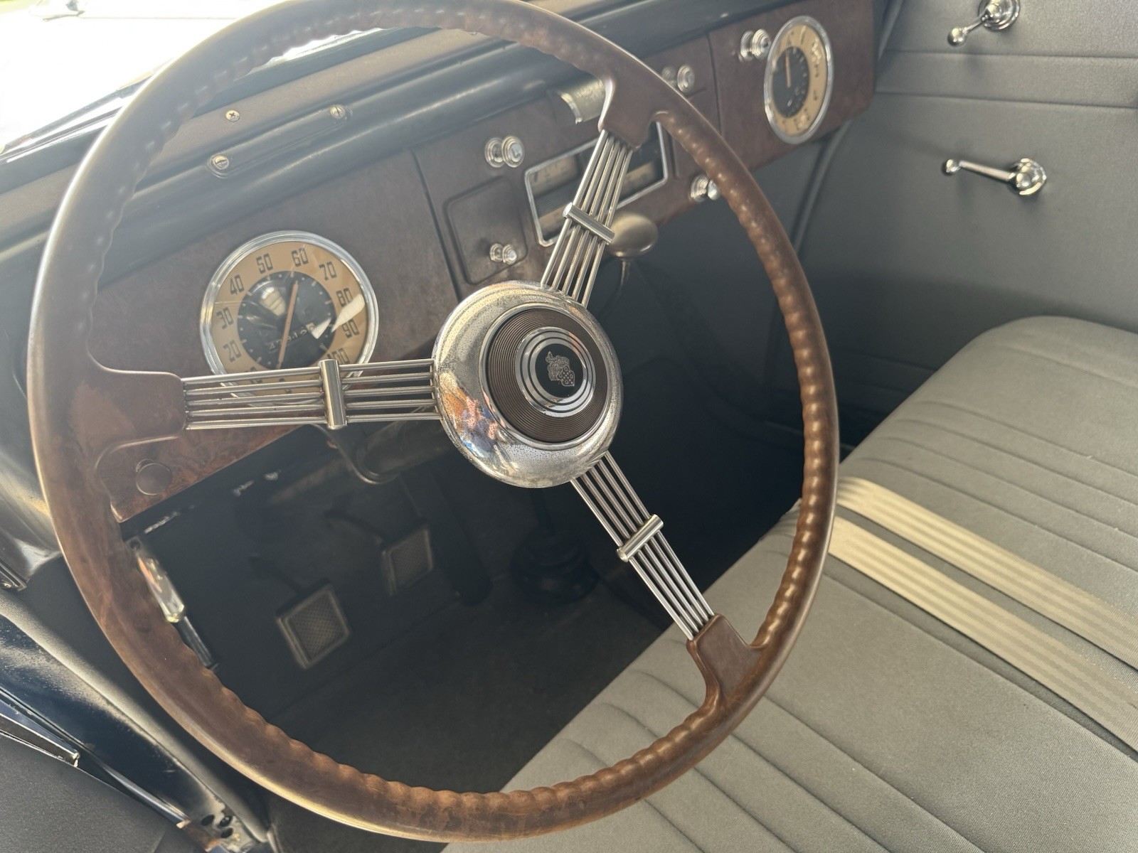 Packard-115-C-Touring-Sedan-1937-Sedan-21
