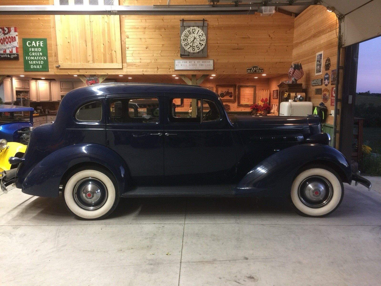 Packard-115-C-Touring-Sedan-1937-Sedan-22