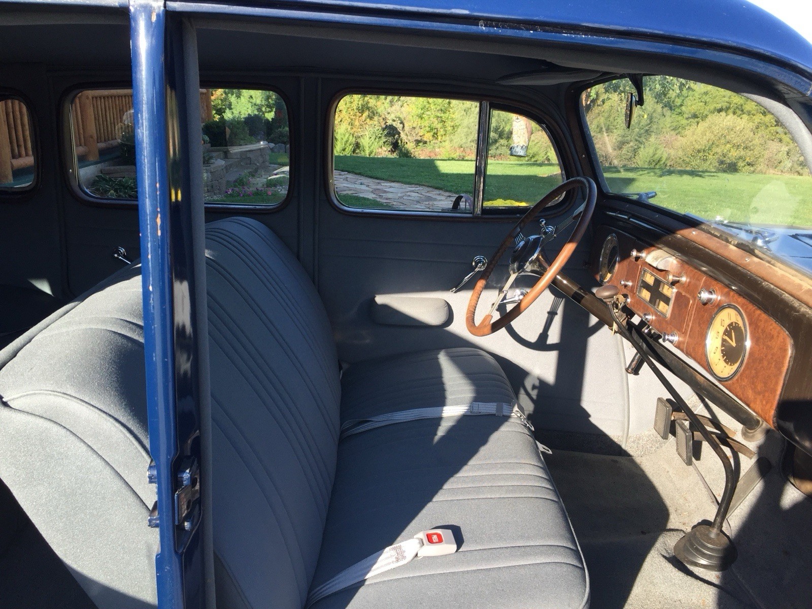 Packard-115-C-Touring-Sedan-1937-Sedan-23