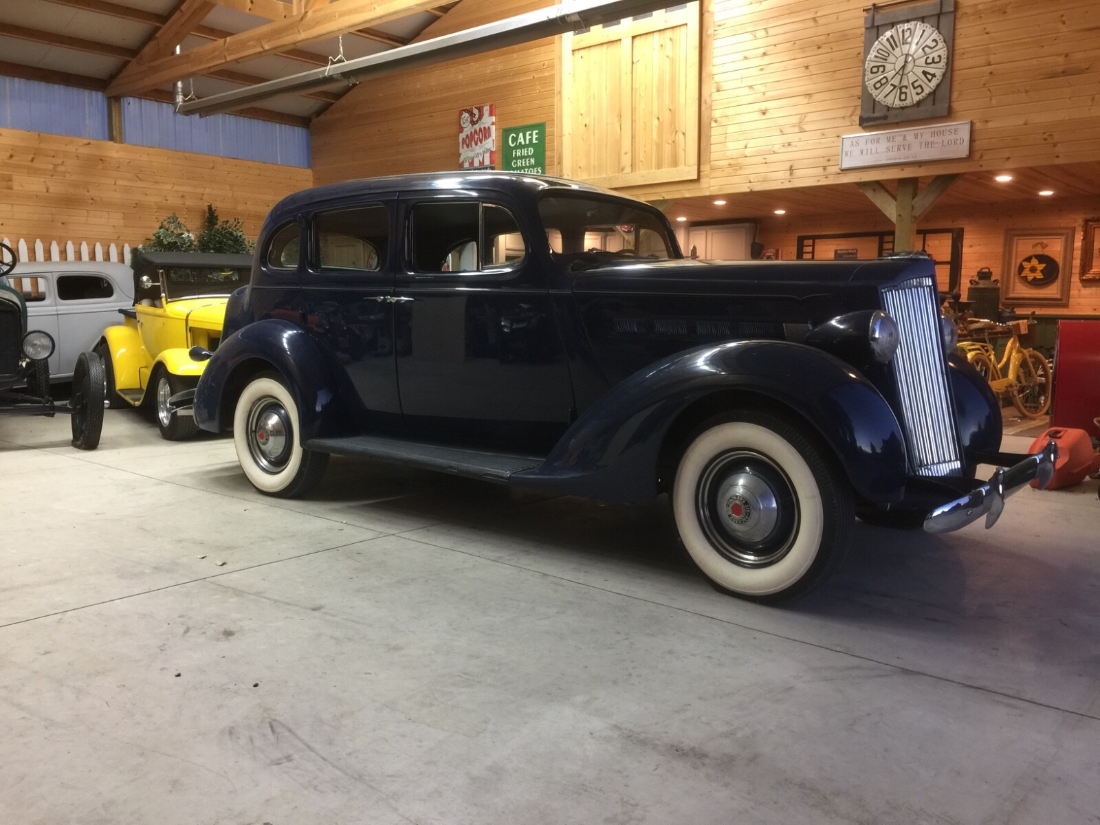 Packard-115-C-Touring-Sedan-1937-Sedan-26