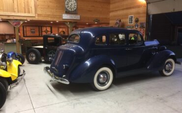 Packard-115-C-Touring-Sedan-1937-Sedan-28