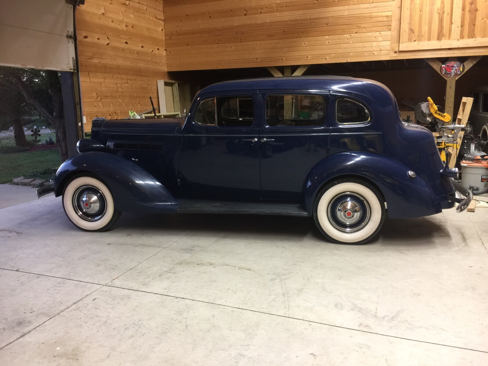 Packard-115-C-Touring-Sedan-1937-Sedan-30