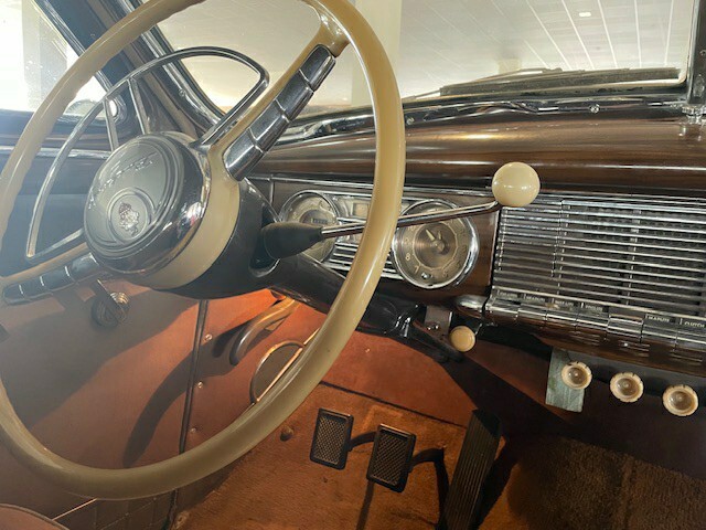 Packard-Custom-Eight-1949-17