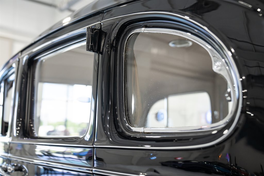 Packard-Model-115-C-1937-Sedan-28