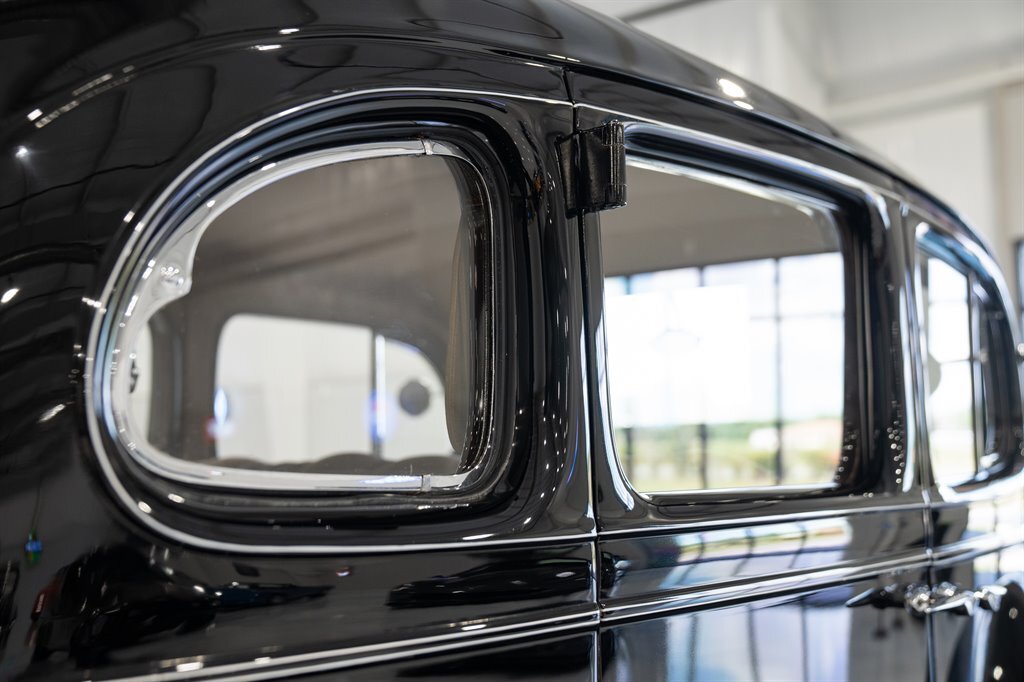 Packard-Model-115-C-1937-Sedan-29
