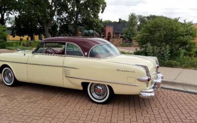 Packard Pacific  1954 yellow