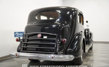 Packard-Twelve-1939-Sedan-11