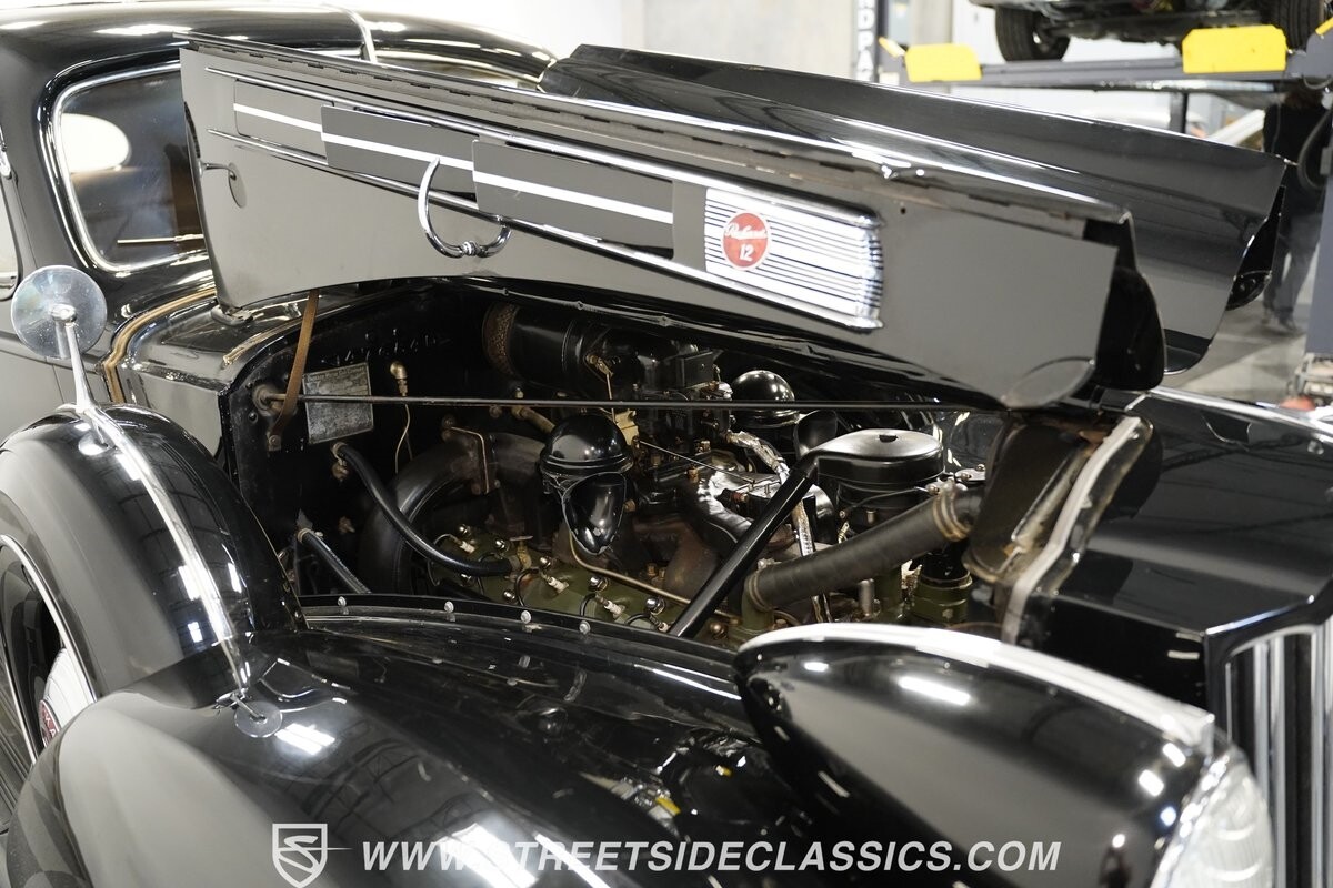 Packard-Twelve-1939-Sedan-32
