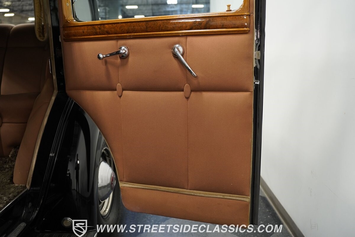 Packard-Twelve-1939-Sedan-36