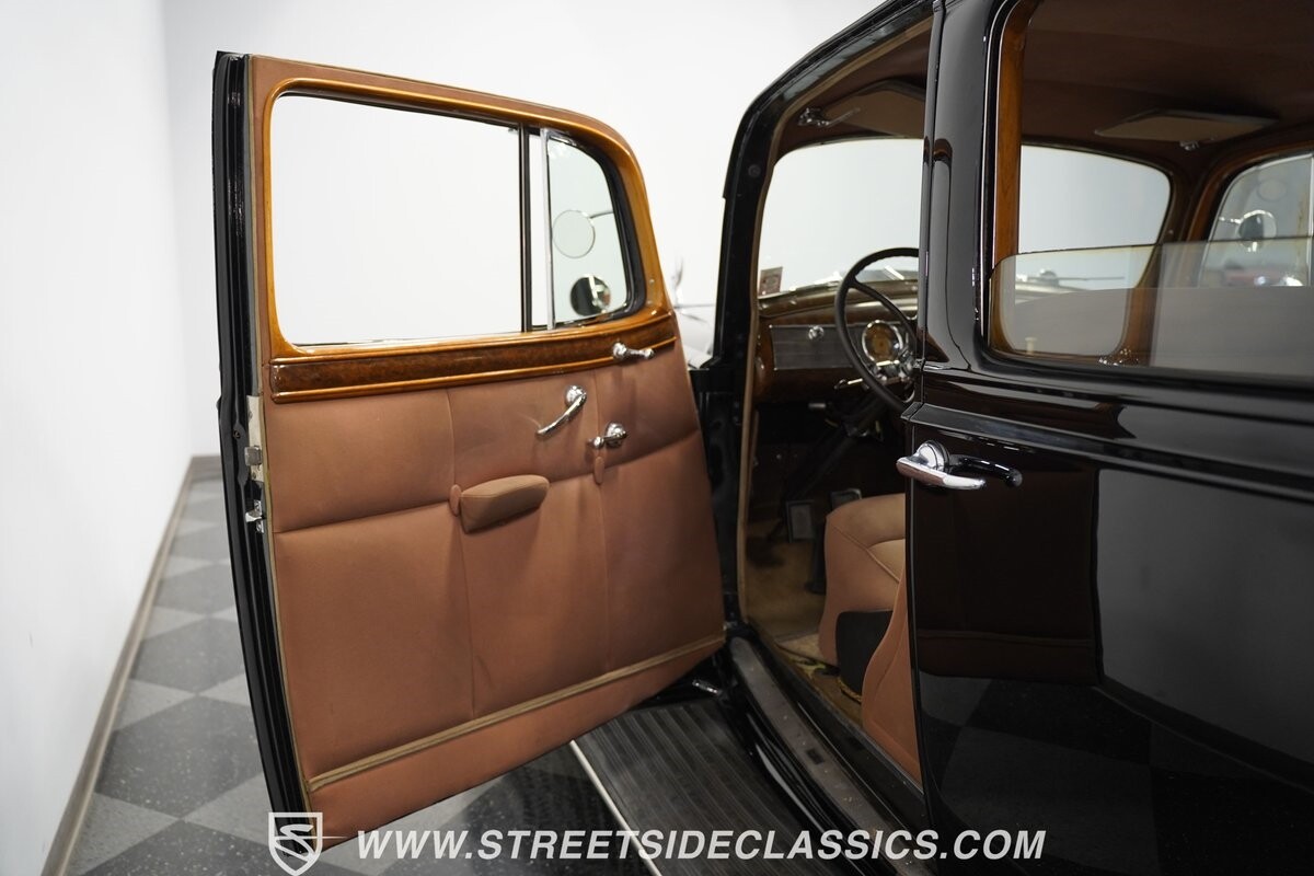 Packard-Twelve-1939-Sedan-37