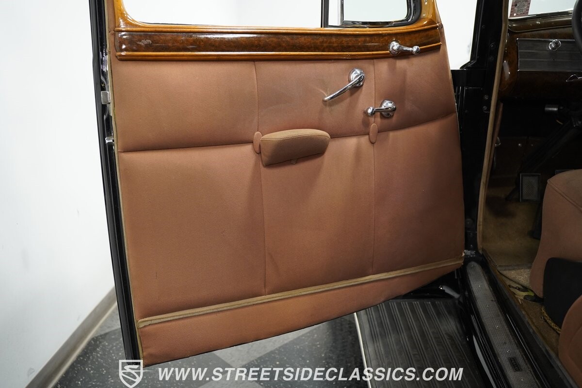 Packard-Twelve-1939-Sedan-38