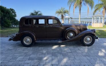 Pierce-Arrow-1240A-1934-Sedan-10