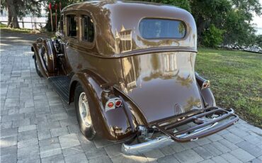 Pierce-Arrow-1240A-1934-Sedan-2