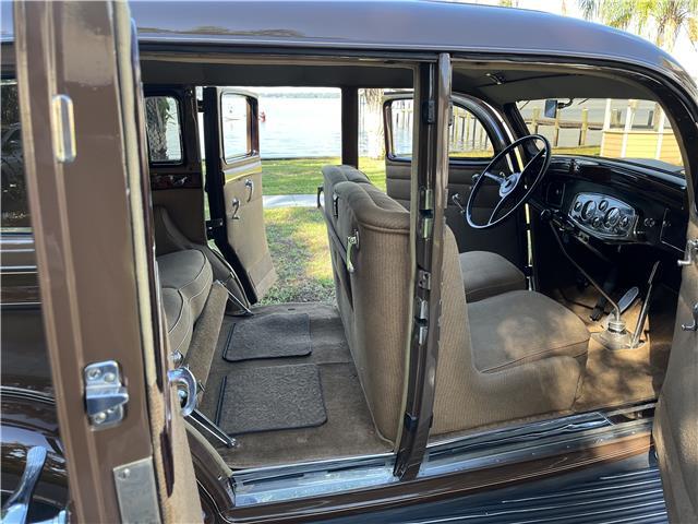 Pierce-Arrow-1240A-1934-Sedan-28