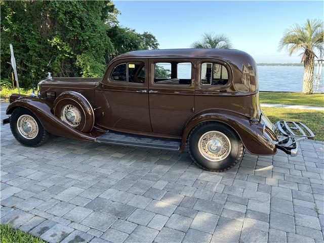Pierce-Arrow-1240A-1934-Sedan