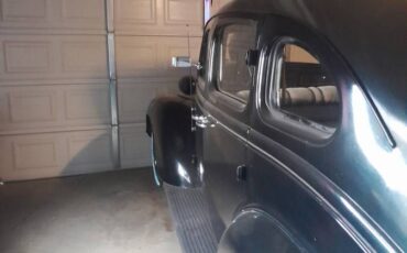 Plymouth-1937-black-6