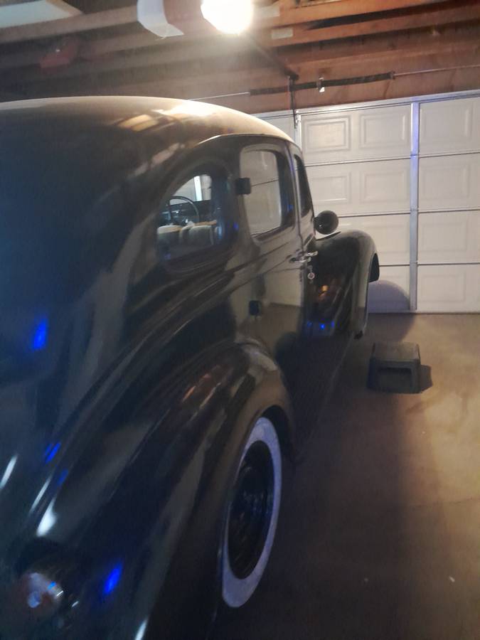 Plymouth-1937-black-9
