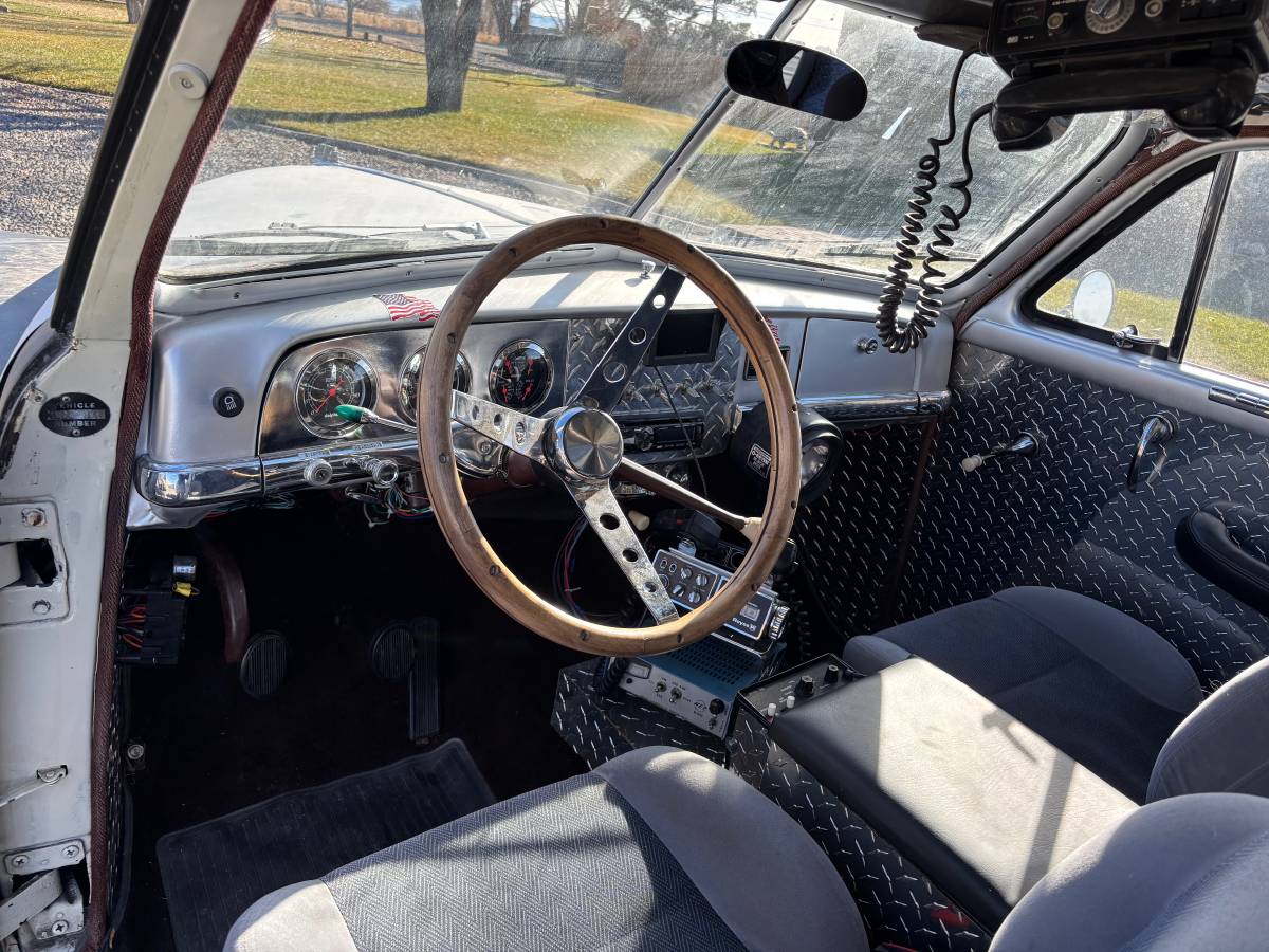 Plymouth-1949-black-3