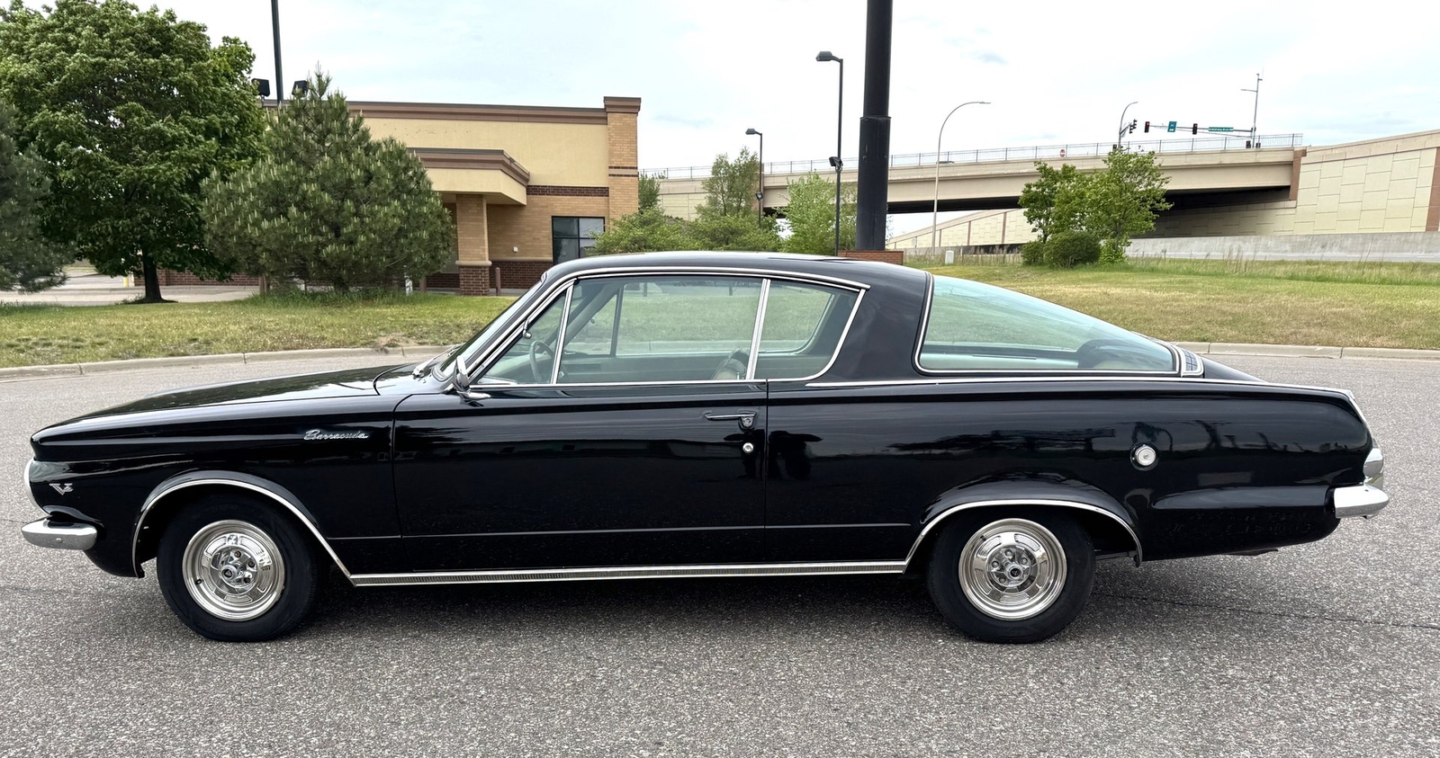 Plymouth-Barracuda-1964-Coupe-6