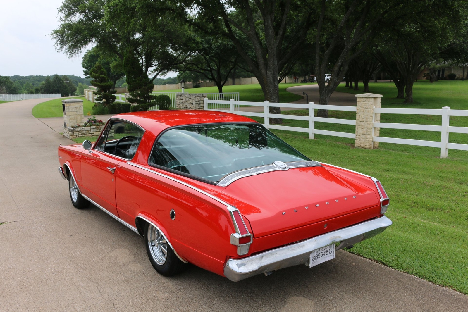 Plymouth-Barracuda-1966-2