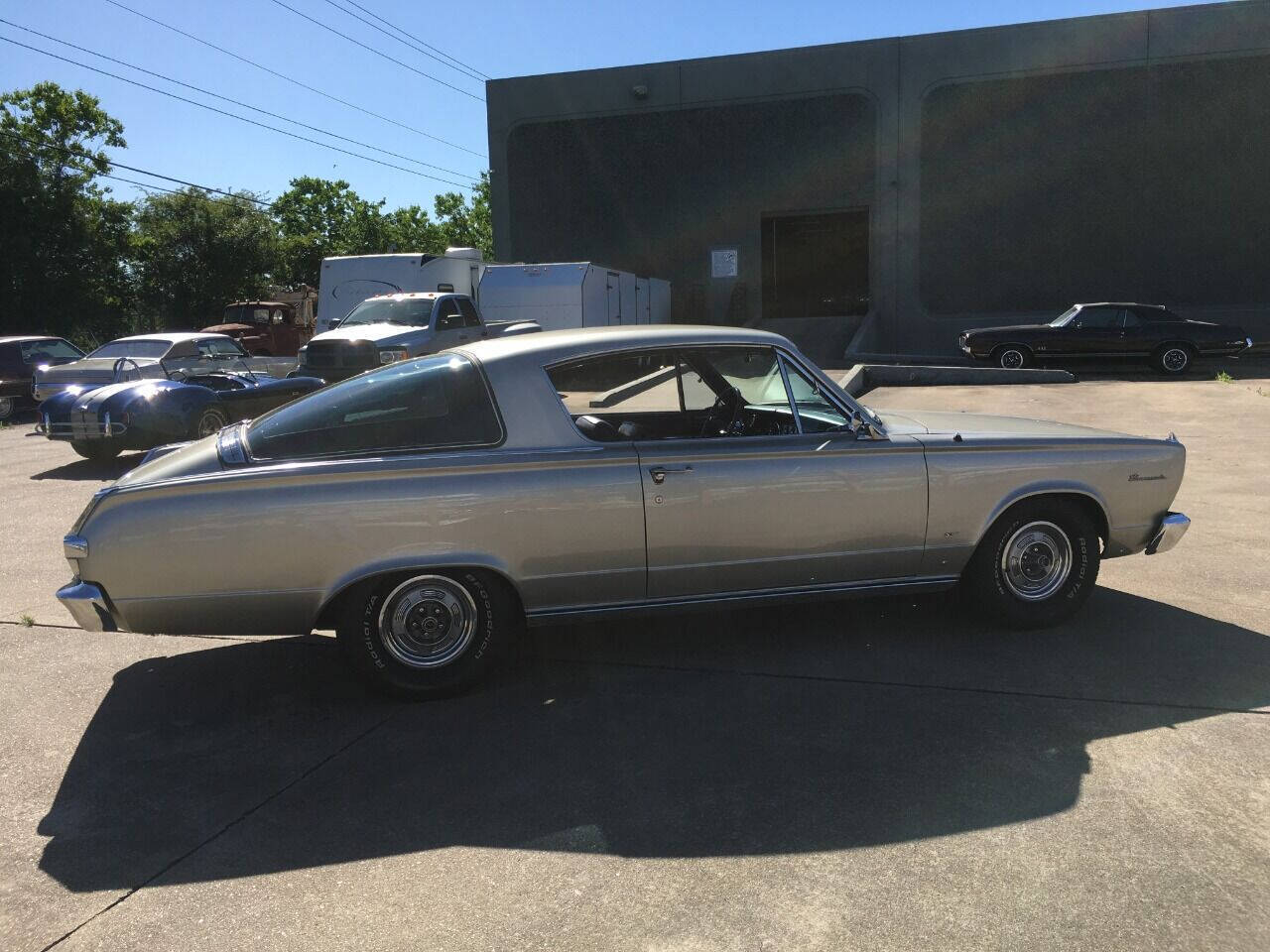 Plymouth-Barracuda-1966-Coupe-11
