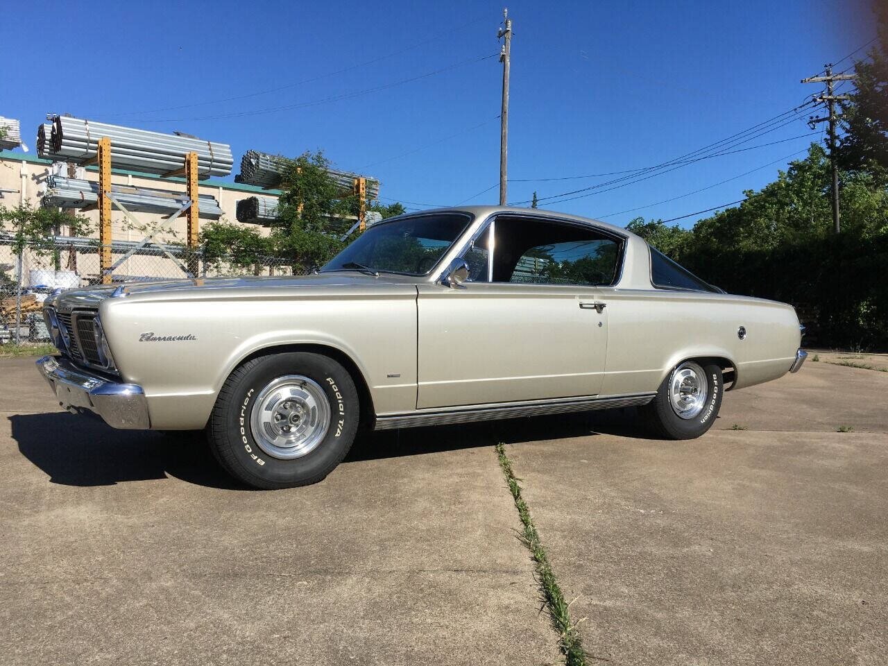 Plymouth-Barracuda-1966-Coupe-3