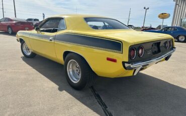 Plymouth-Barracuda-1973-American-Muscle-Car-38
