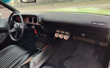 Plymouth-Barracuda-1973-Coupe-27