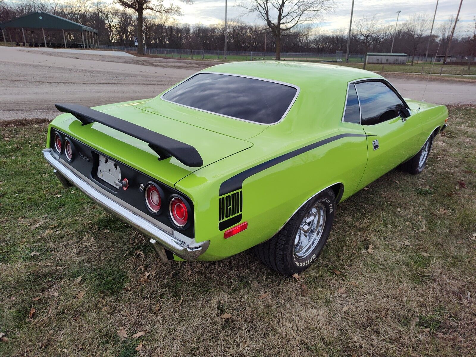 Plymouth-Barracuda-1973-Coupe-5
