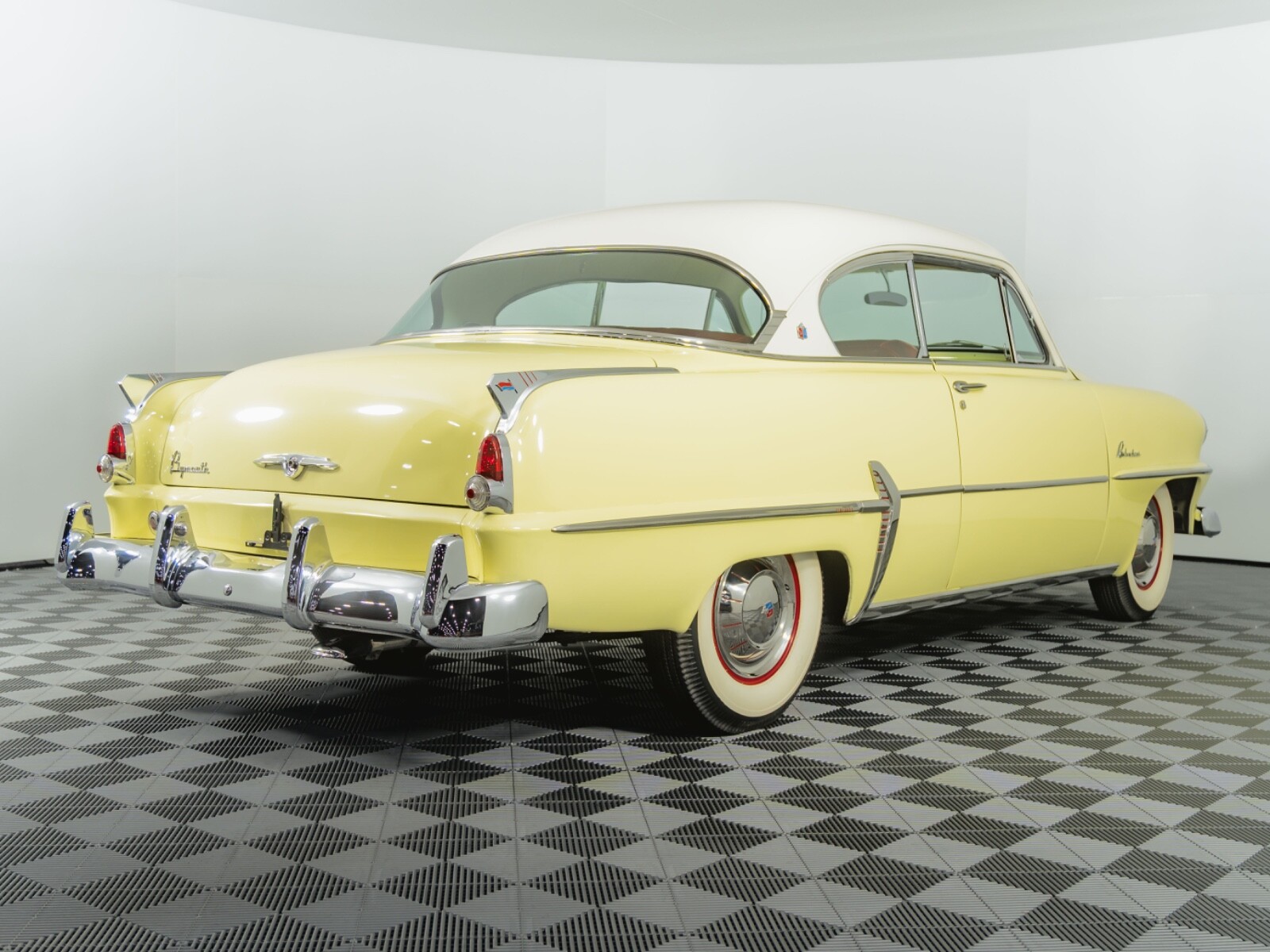Plymouth-Belvedere-1954-Coupe-1