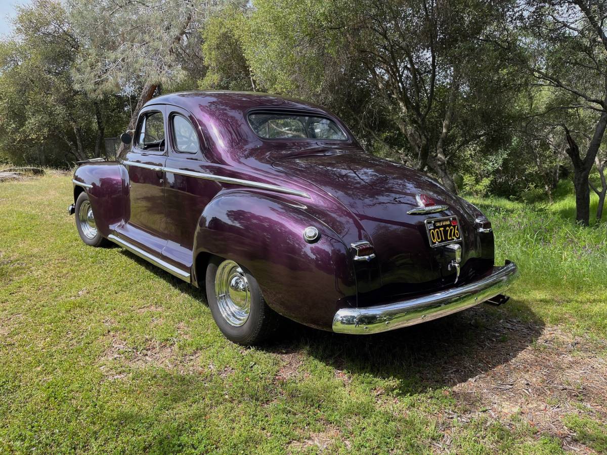 Plymouth-Business-coupe-1948-purple-1