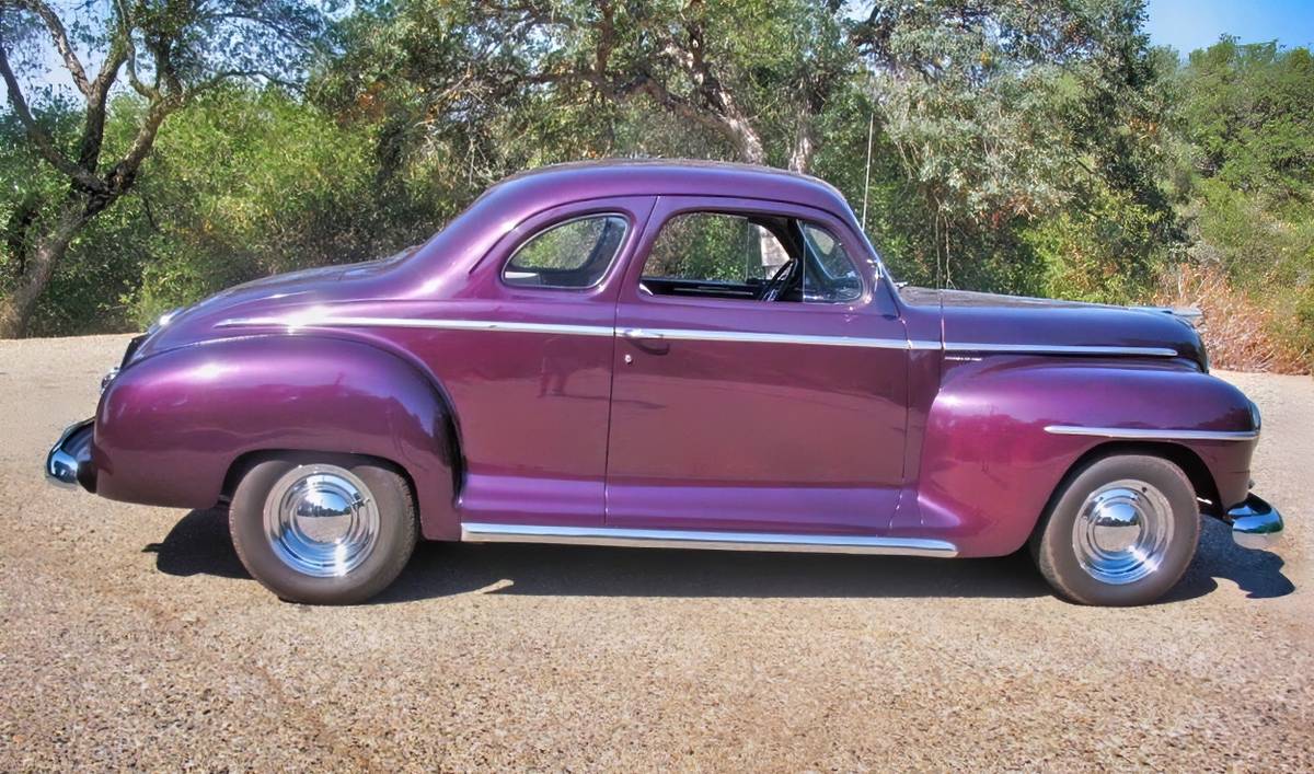 Plymouth-Business-coupe-1948-purple-13