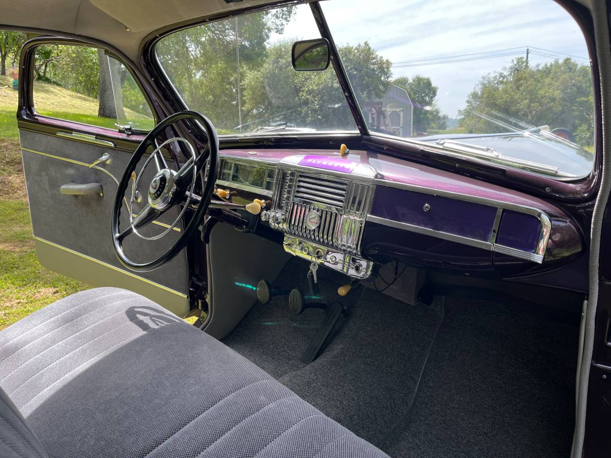 Plymouth-Business-coupe-1948-purple-5