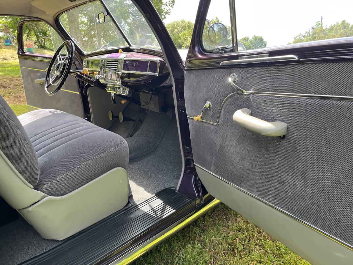 Plymouth-Business-coupe-1948-purple-6