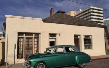 Plymouth-Cranbrook-deluxe-1951-1