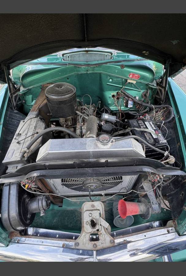 Plymouth-Cranbrook-deluxe-1951-2
