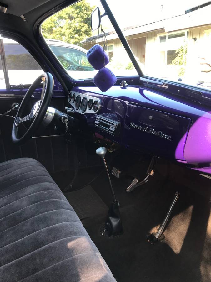 Plymouth-Deluxe-special-1947-purple-1