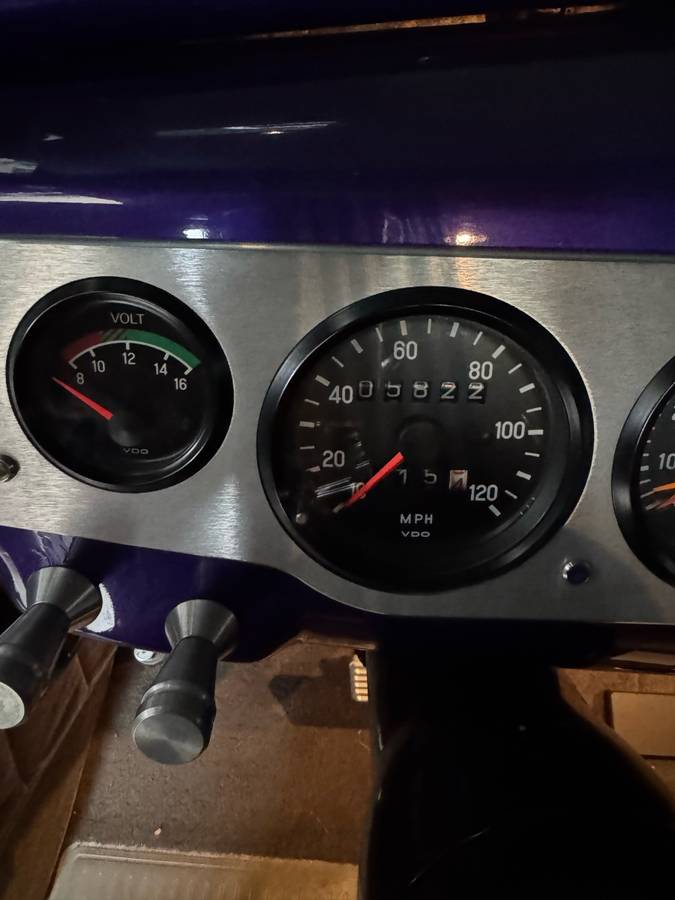 Plymouth-Deluxe-special-1947-purple-10