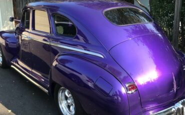 Plymouth-Deluxe-special-1947-purple-3
