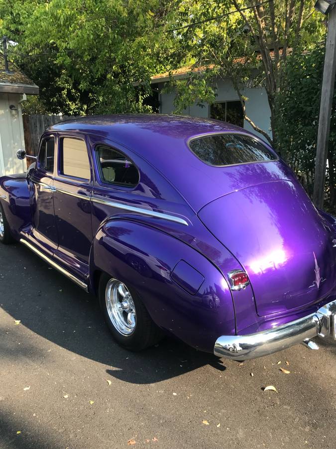 Plymouth-Deluxe-special-1947-purple-3