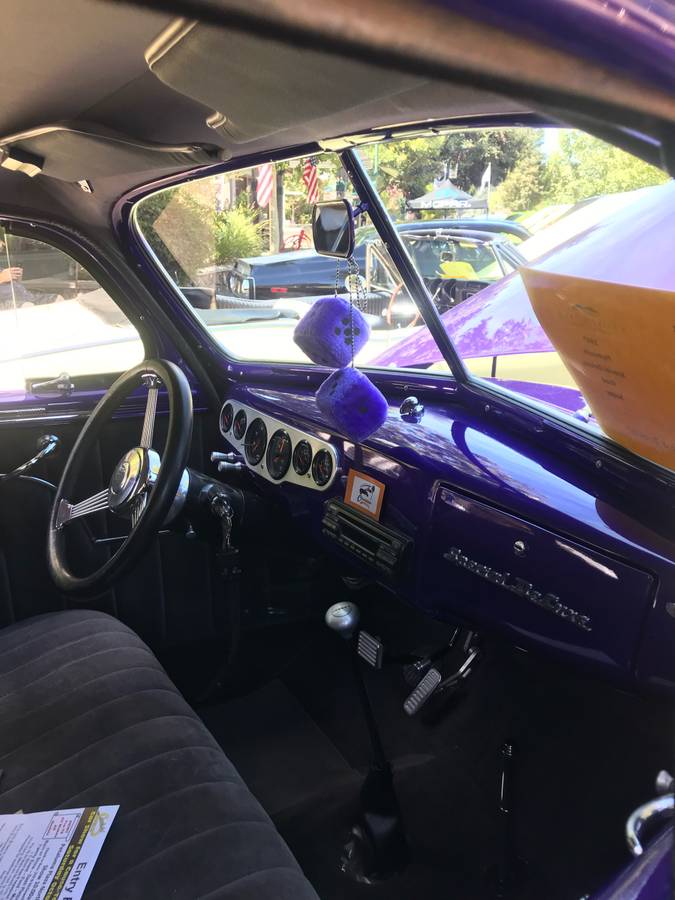 Plymouth-Deluxe-special-1947-purple-5