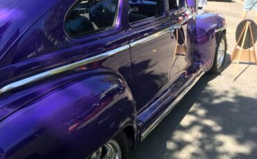 Plymouth-Deluxe-special-1947-purple-6