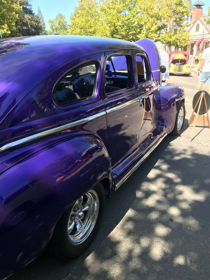 Plymouth-Deluxe-special-1947-purple-6