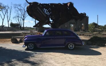 Plymouth-Deluxe-special-1947-purple-8