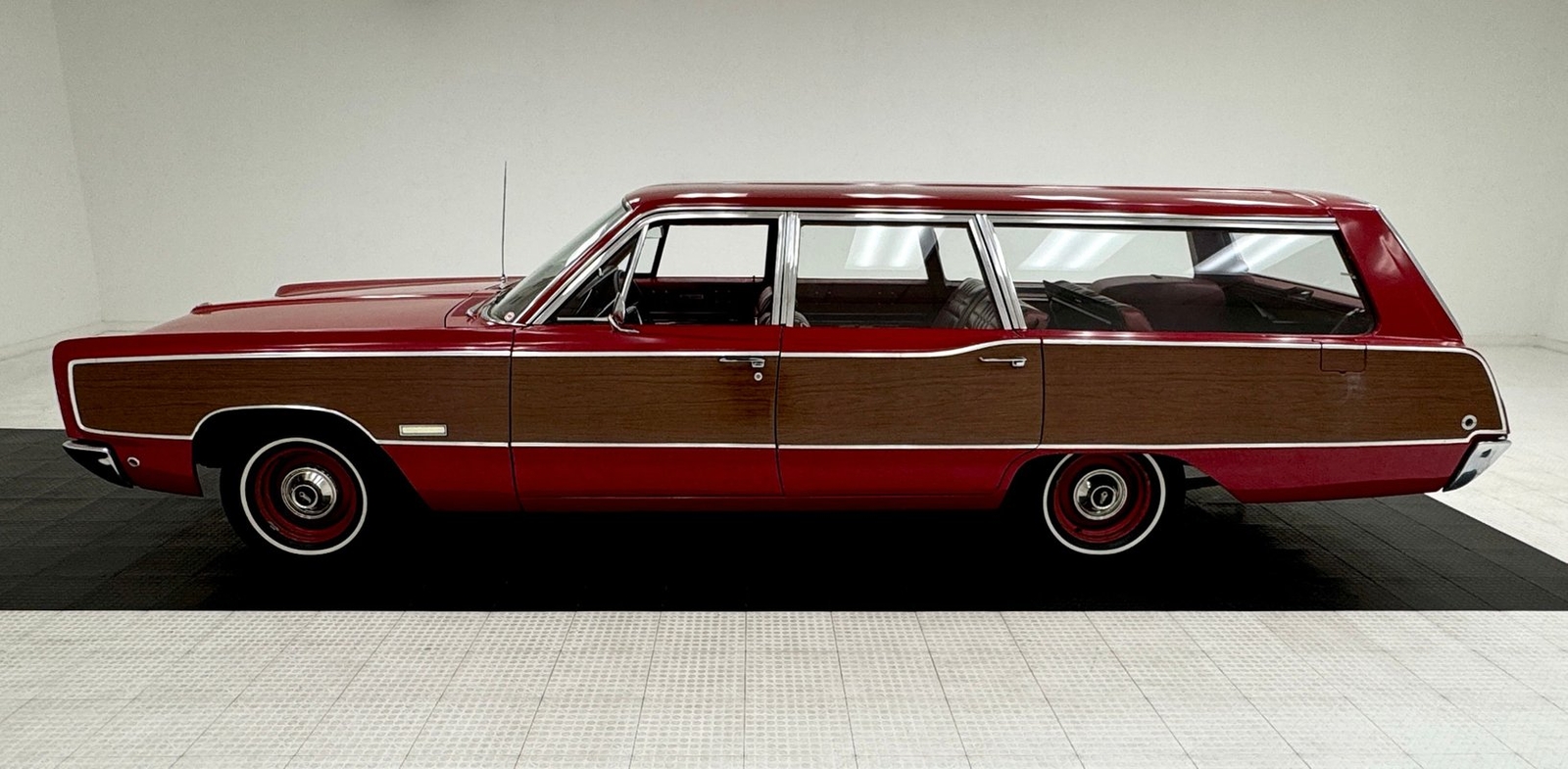 Plymouth-Fury-1968-Station-Wagon-1