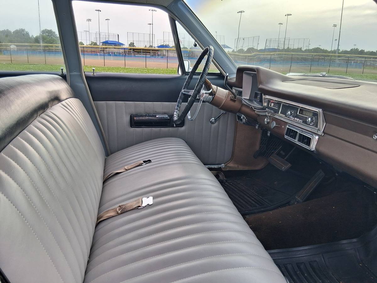 Plymouth-Fury-i-1966-custom-14