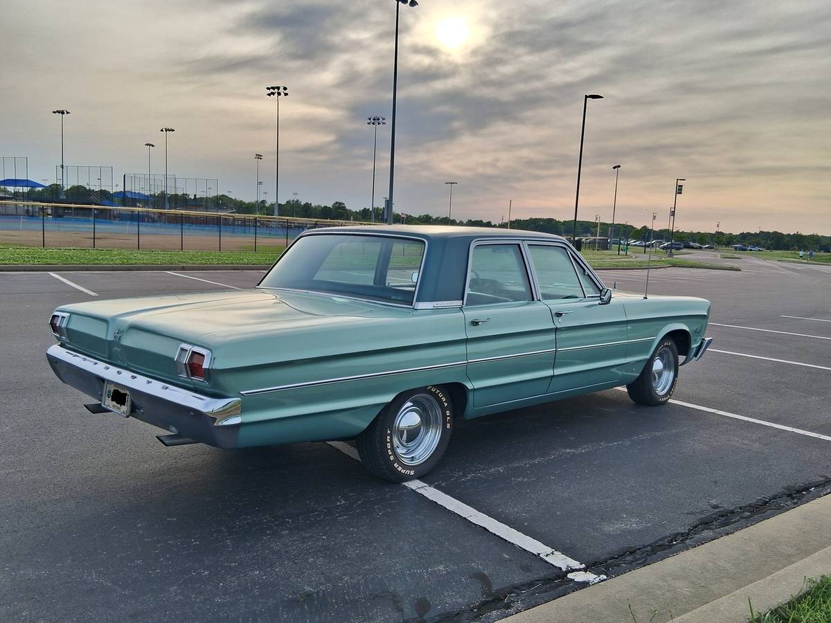 Plymouth-Fury-i-1966-custom-3