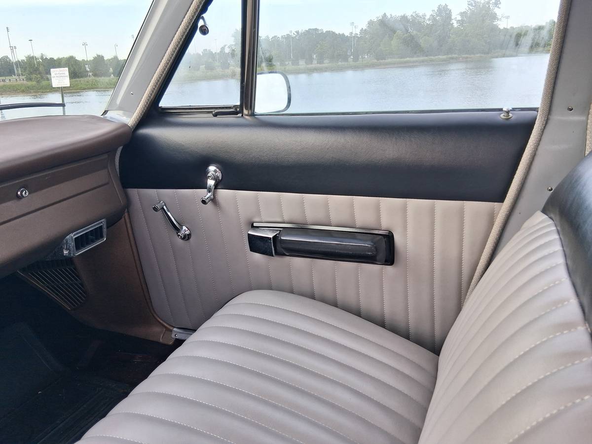 Plymouth-Fury-i-1966-custom-6