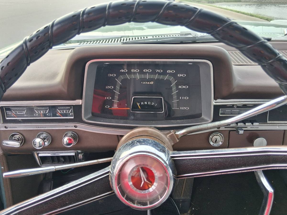 Plymouth-Fury-i-1966-custom-9